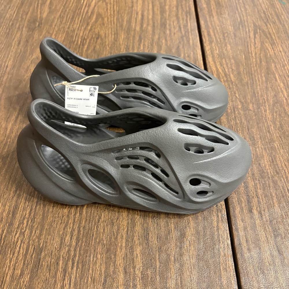 Yeezy Onyx Foam RNR